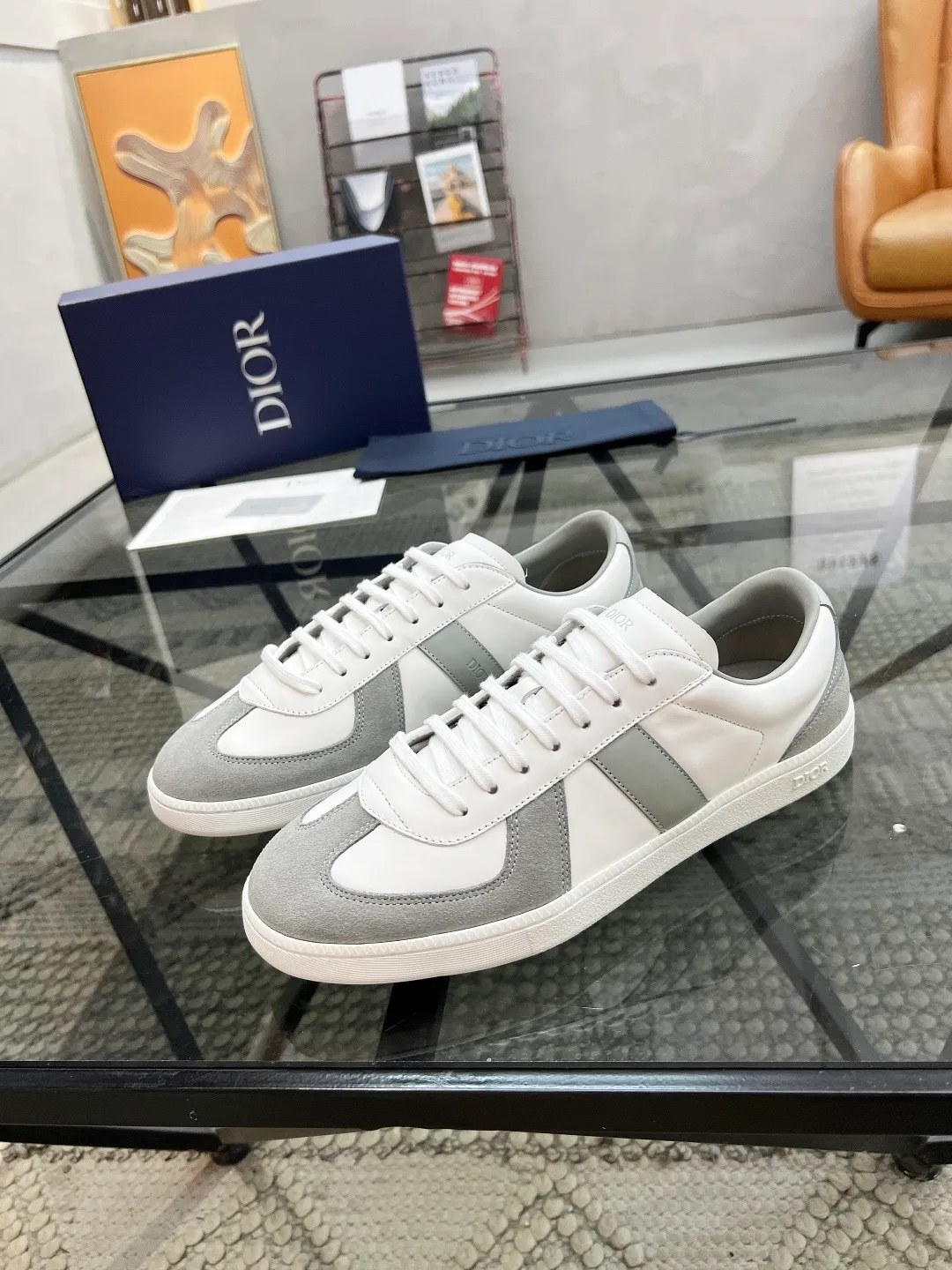 Men's Men's Shoes 💰400【New Style】🍿🍿𝐃𝐢𝐨* — Dior. Dior's new casual sneakers define your fashionable pace. They boldly use innovative technological fabrics to create a futuristic silhouette. The light and breathable mesh material, combined with the unique texture coating process, presents a refreshing visual effect, as if it is a fashion item from the future world. Whether paired with casual outfits or mixed with formal looks, the Dio* D-Sketch sneakers are effortless and add a touch of futuristic style to your overall look. From the streets to the catwalk, it is your indispensable fashion tool. The upper is made of high-tech mesh material, which is light and breathable and fits your feet like a second skin, keeping you dry and comfortable even in the hot summer. The delicate mesh structure gives the shoes a unique visual effect and displays a futuristic aesthetic. Code number: 39-44 (38, 45 customized)